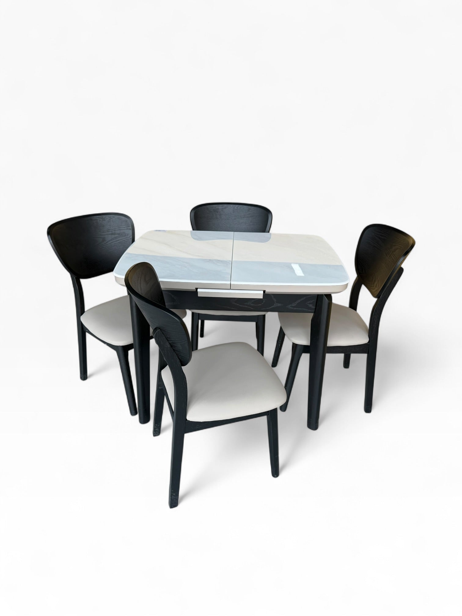 Set masa extensibila Nairobi mică cu 4 scaune